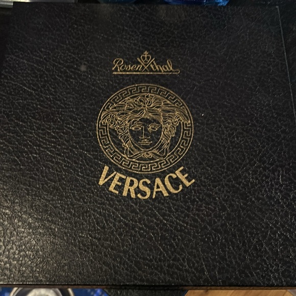 Versace Butterfly garden collection Charger - Picture 5 of 10